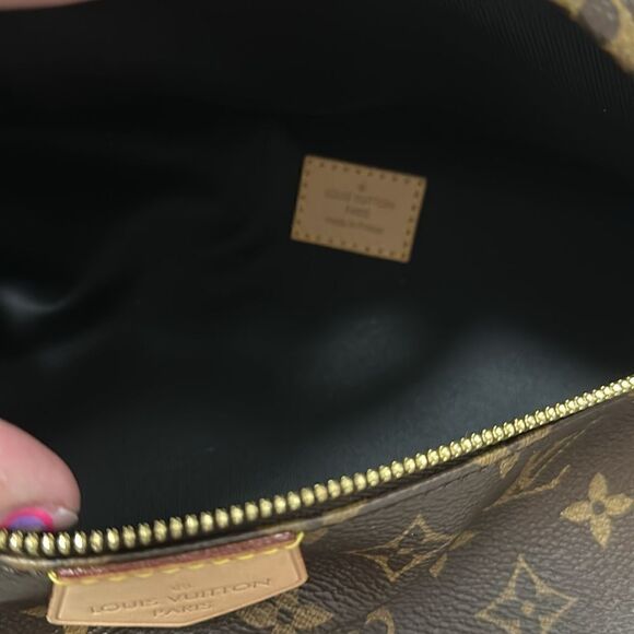Louis Vuitton Bum bag - Picture 9 of 14